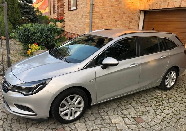 Opel Astra cena 45000 przebieg: 145000, rok produkcji 2018 z Jawor małe 497